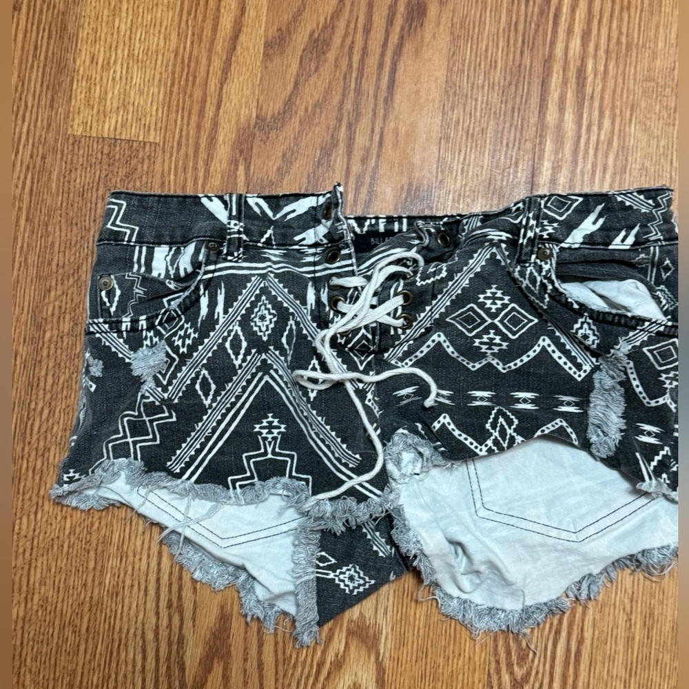 Billabong tie up shorts